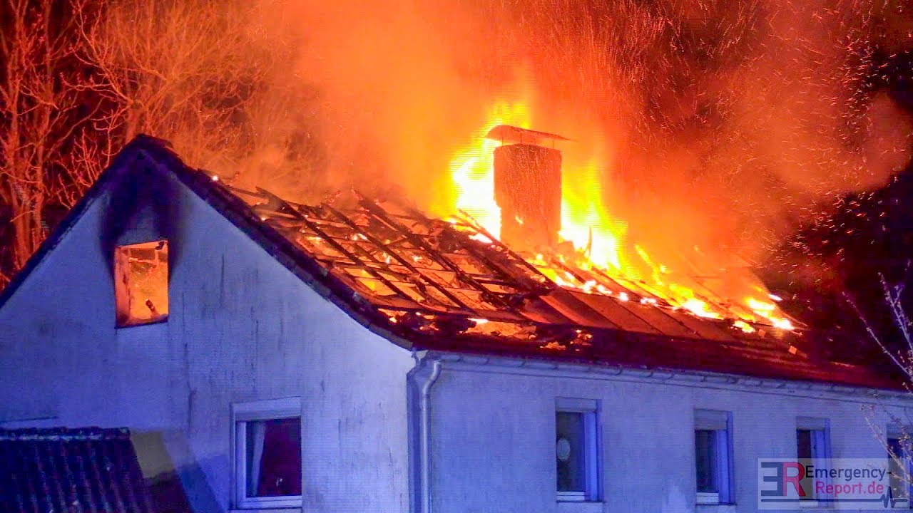 [WOHNHAUS IM VOLLBRAND] - Großeinsatz der Feuerwehr Ratingen ~ Schwierige Löschwasserversorgung -