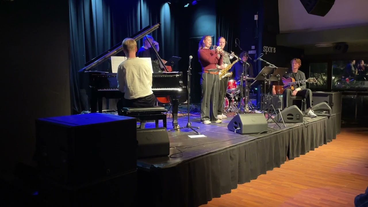 Moving Through - Ulrik Cappelen-Dahl Sekstett