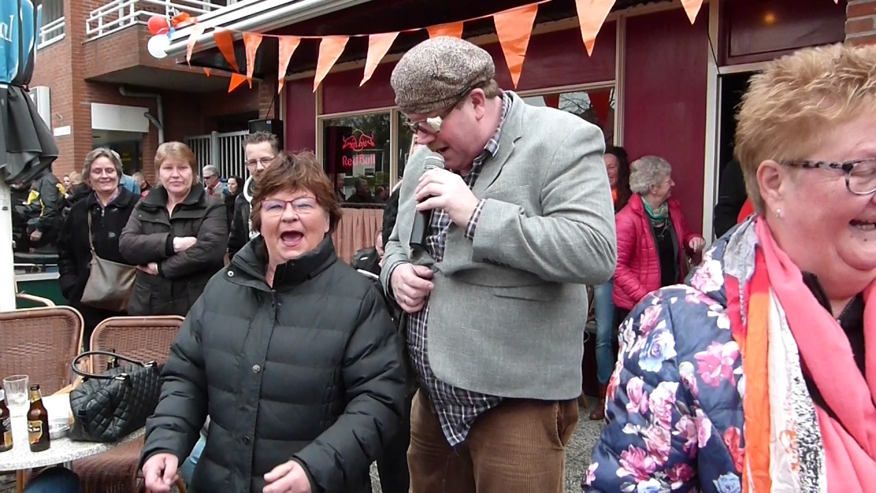 Opening 25e Toeterrit bij Café De Toeter Veendam. Koningsdag 27-4-2017
