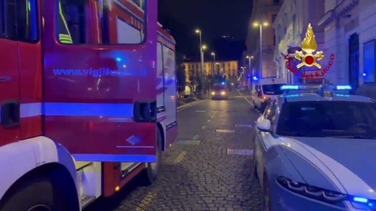 La tragedia nel B&B a Napoli: l'intervento dei vigili del fuoco