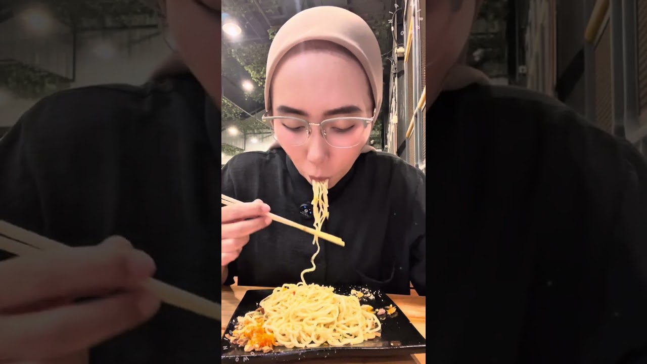 Mukbang mie gacoan ~ apa bedanya mie gacoan dan mie hompimpa ?