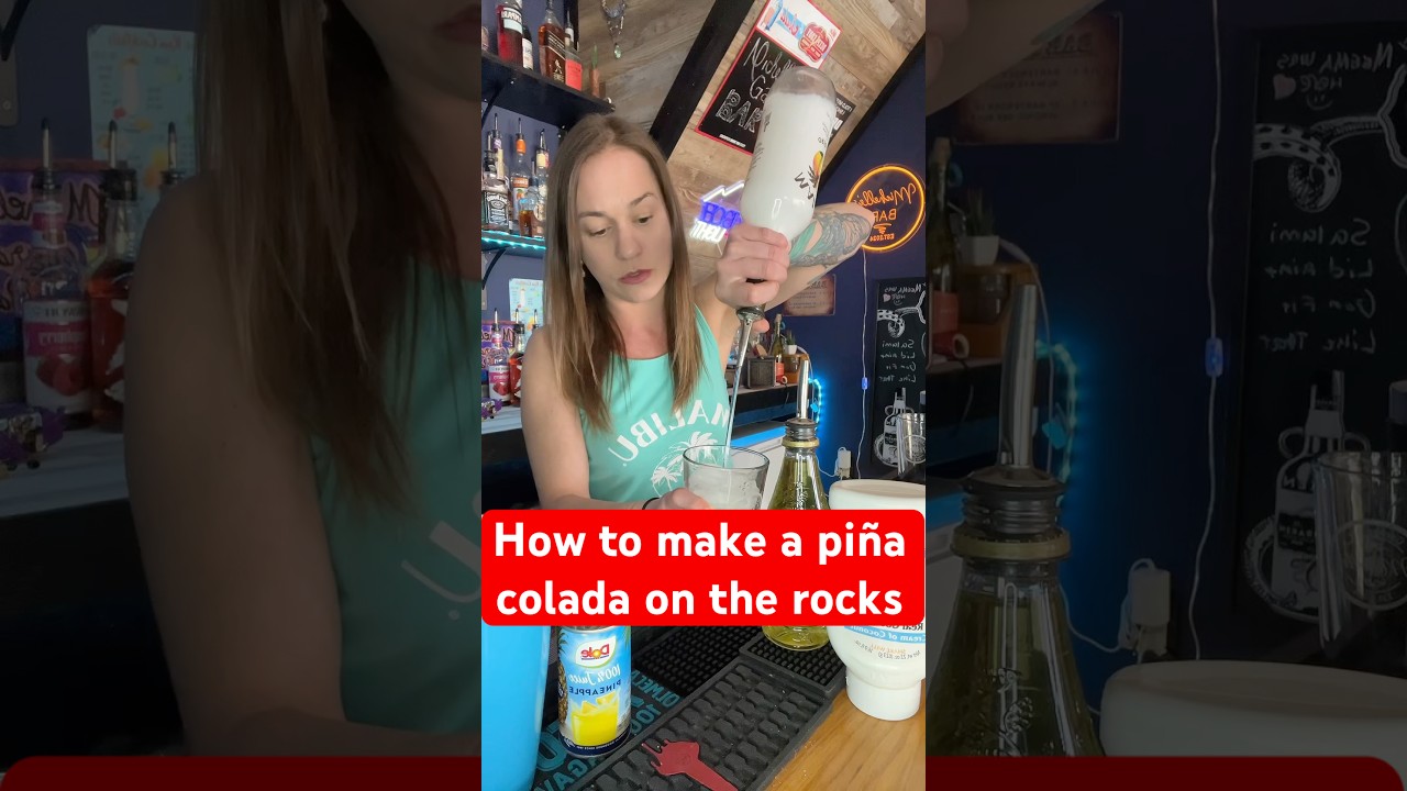 How to make a pi&ntilde;a colada on the rocks (without blending it) #pinacolada #tropicaldrink #bartender
