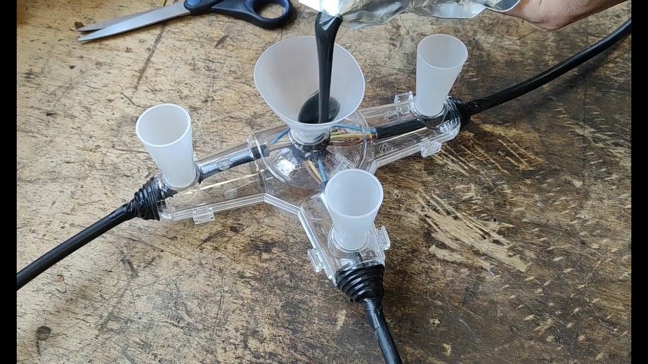 Разветвительная муфта Cellpack Resin с разъемами Wago эффективно защищает от проникновения воды