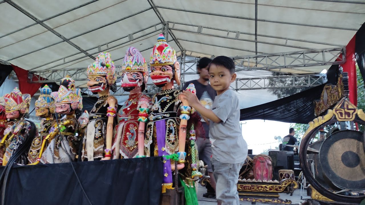 SUASANA PEDAGANG DI PAGELARAN WAYANG GOLEK | DADAN SUNANDAR SUNARYA | PAMANUKAN SUBANG