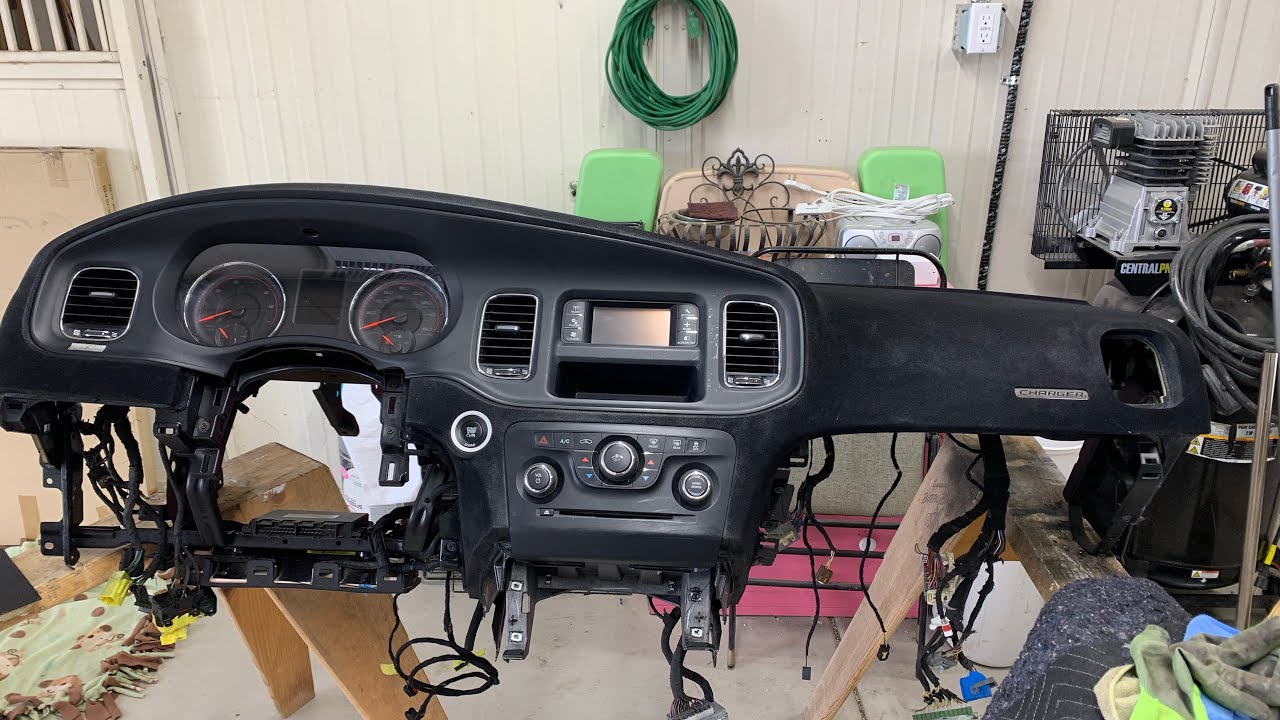 2011-14 and 2015+ Dodge Charger Dash comparisons