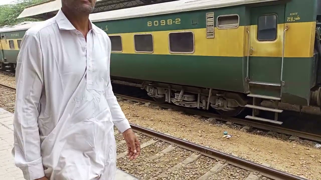 Rehman Baba Express at Landi Junction || From Karachi to Rawalpindi || #viral #karachi