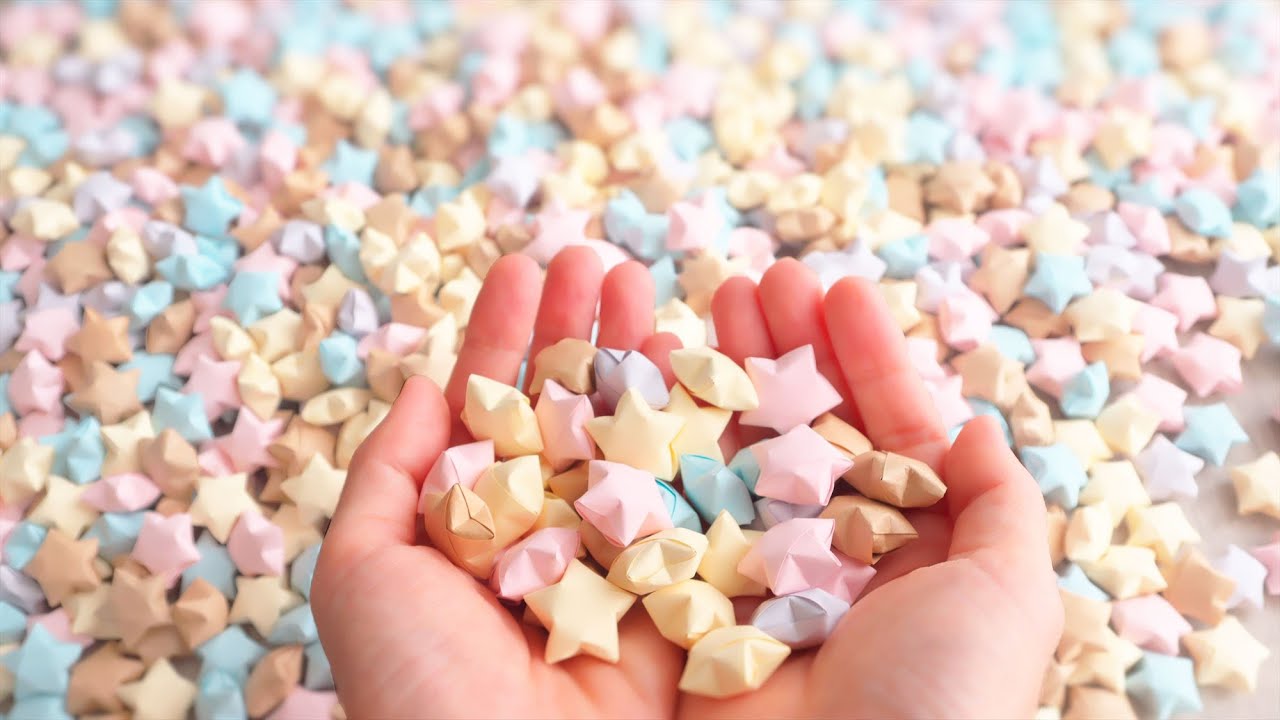 【ラッキースター】1000個の紙のお星さまで遊ぶとこうなります - This is What Happens When I Play With Many Paper Stars