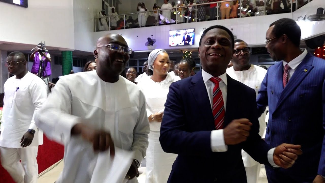 Vice President Dr. Bawumia Dances with Aps. Eric Nyamekye on 31st Night At Dr Thomas Wyatt