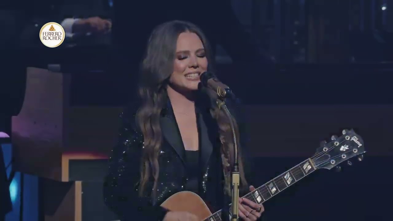 Espacio sideral   Jesse   Joy en vivo  Concierto Golden Symphony de Ferrero Rocher