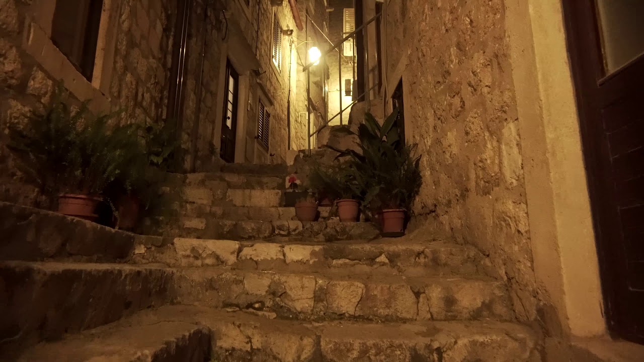 DUBROVNIK STEEP STAIRS 杜布罗夫尼克 /ドゥブロヴニク