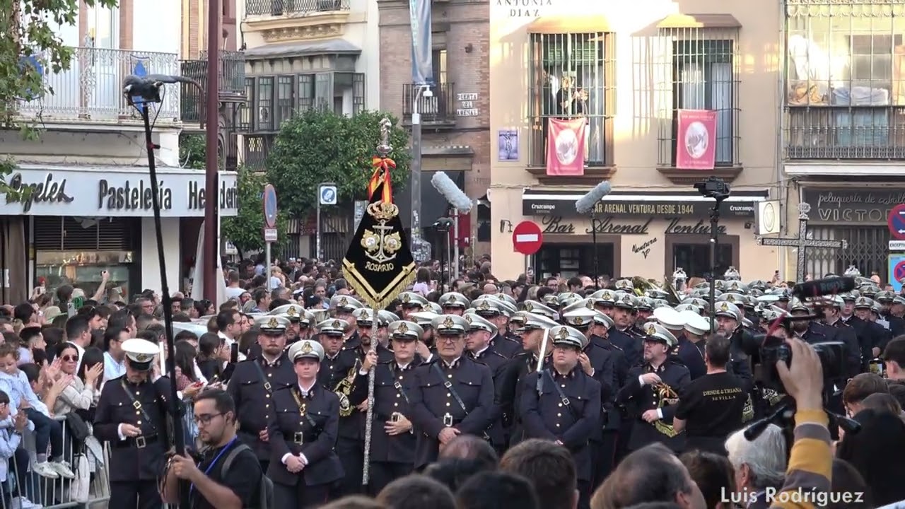 Suena la Banda de Cornetas y Tambores ROSARIO DE CADIZ por la calle Adriano | Sevilla 2024