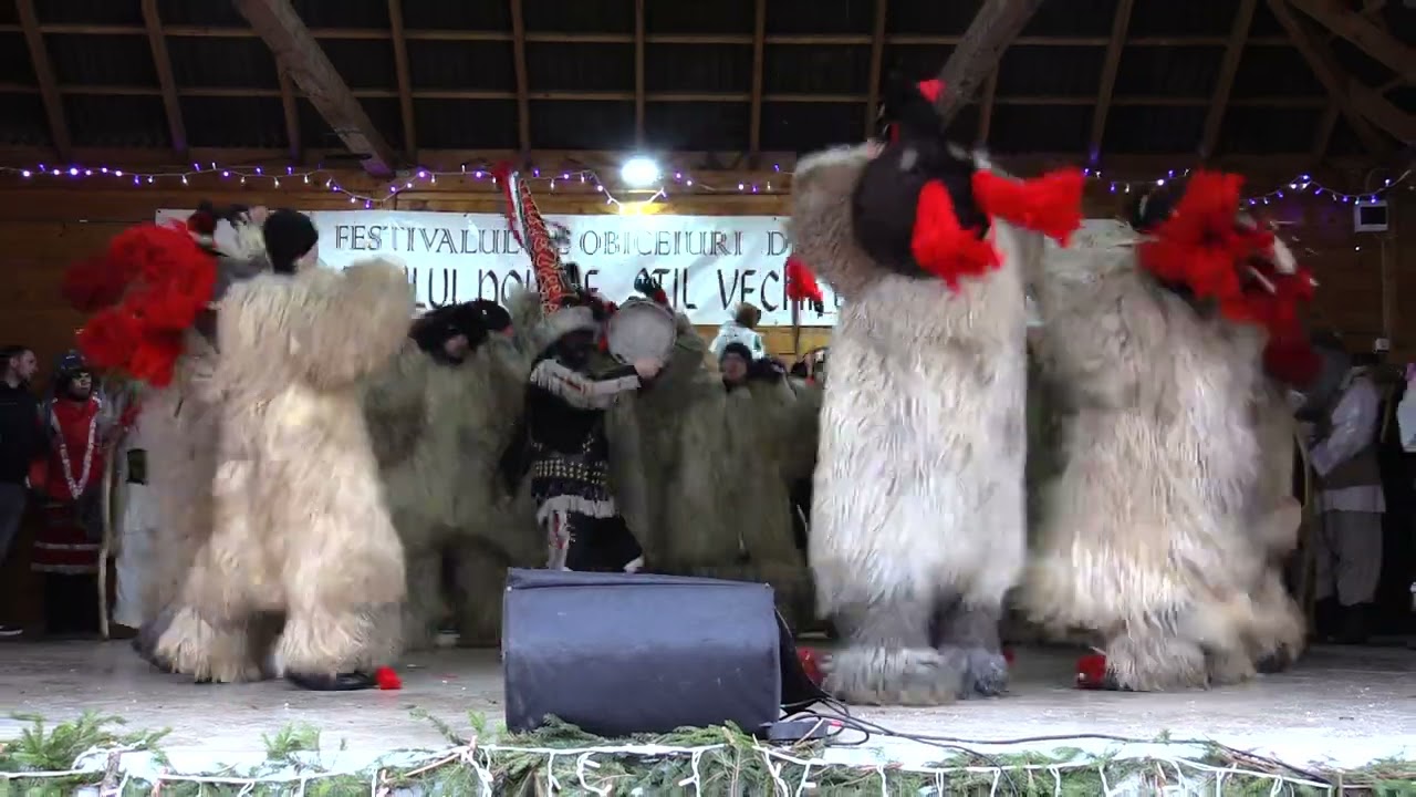 Festivalul datinilor pe stil vechi din Drăgușeni. Urșii din Vadu Moldovei