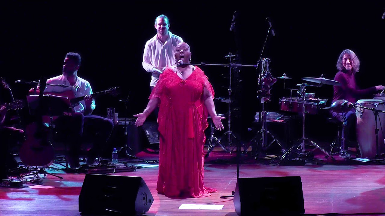 Virgínia Rodrigues interpreta Dembwa - 10 de Agosto (Tiganá Santana)