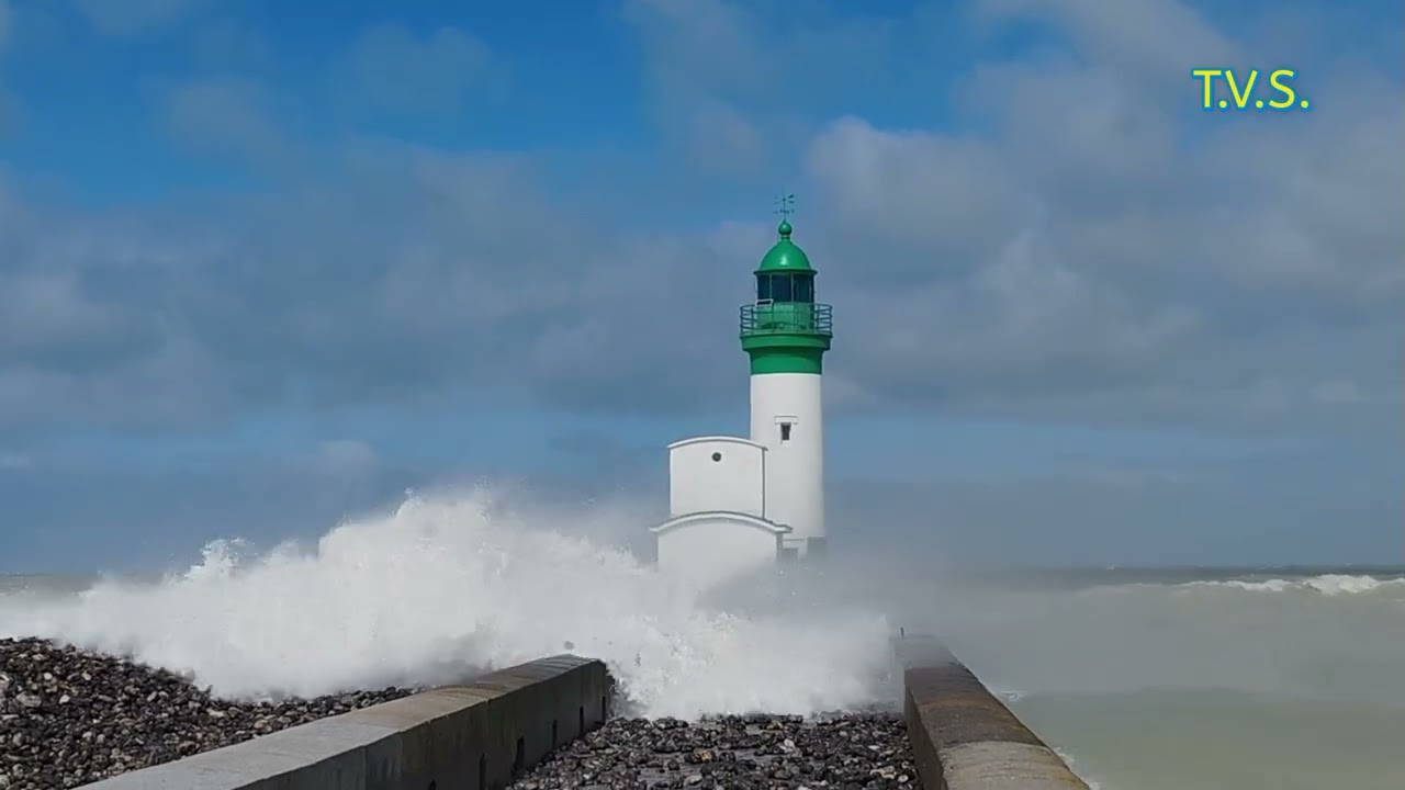 La tempête Pierrick lors de la grande marée du 9 avril 2024 au Tréport