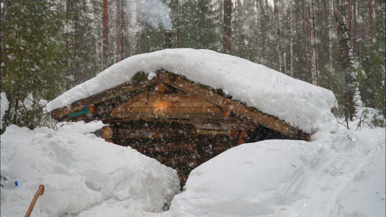 SURVIVE TWO DAYS IN A WILD FOREST. BUSHCRAFT CAMP. DUGOUT.