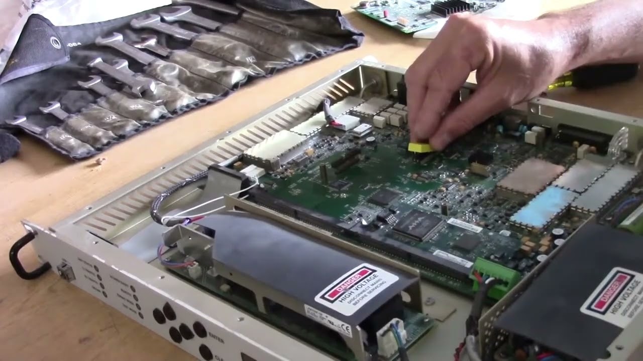 Comtech CDM-570L internal battery replacement