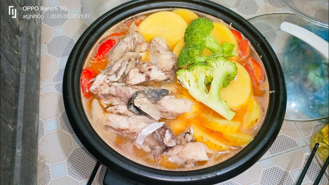 Món ăn ngon, món cá basa rán sốt cà chua, nước cốt dừa,khoai tây, súp lơ,ngon tuyệt 