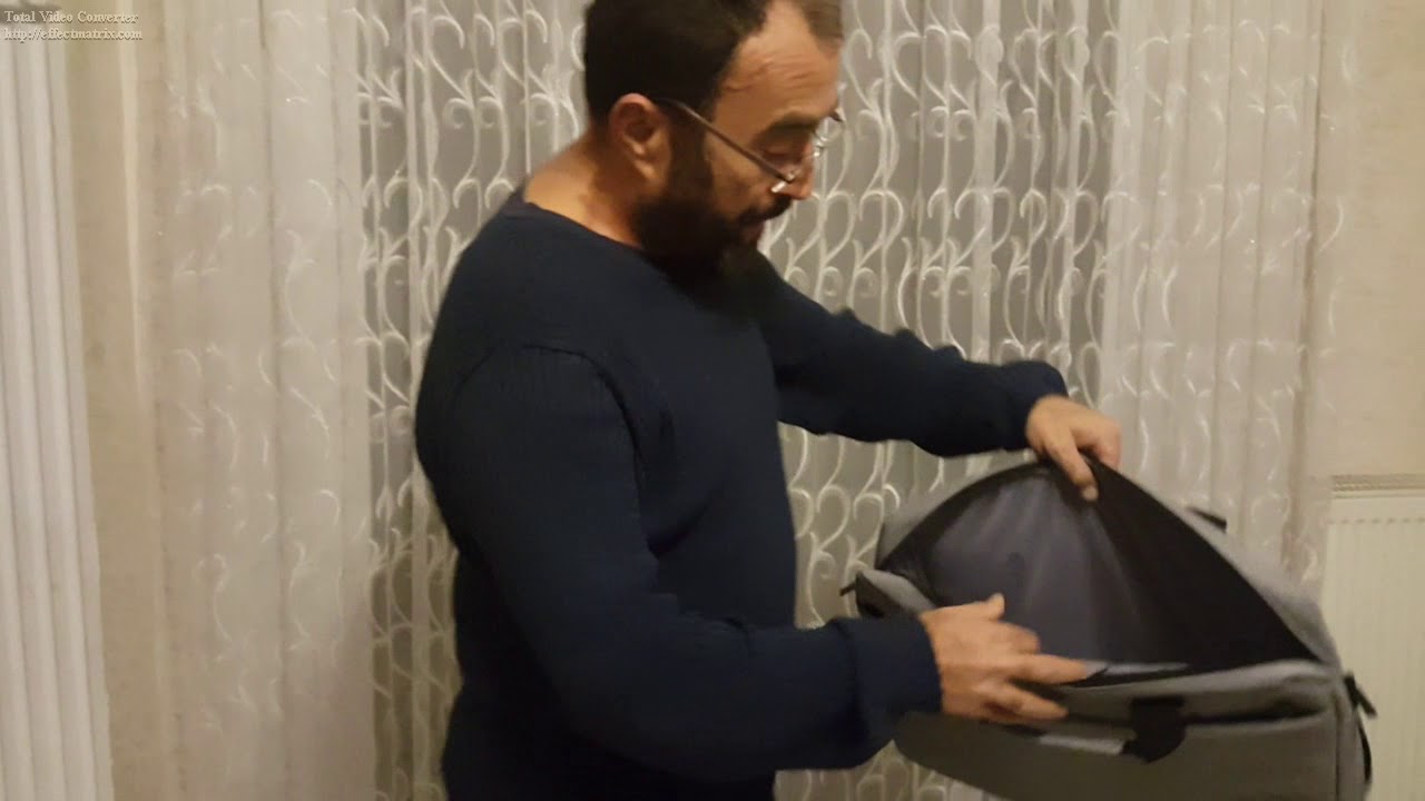 Kingsons Waterproof 17.3 inch Laptop Cross Bag Main Presentation - Vol 1