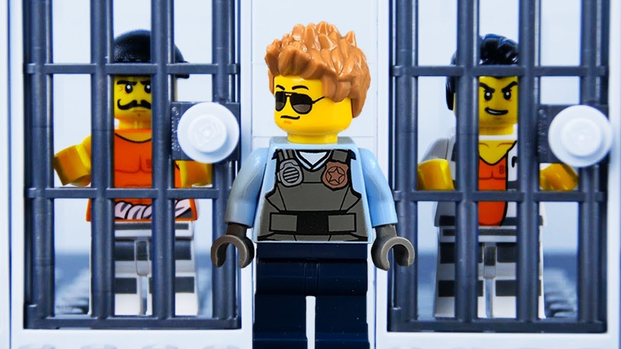 LEGO City Prison Break STOP MOTION Store Robbery Part 2 | LEGO City Catch The Crooks | LEGO Worlds