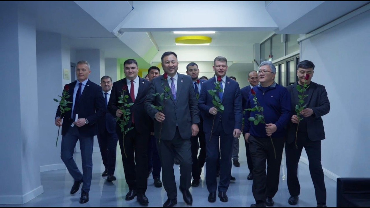 Поздравление с Международным женским днем 8 Марта | КазНМУ