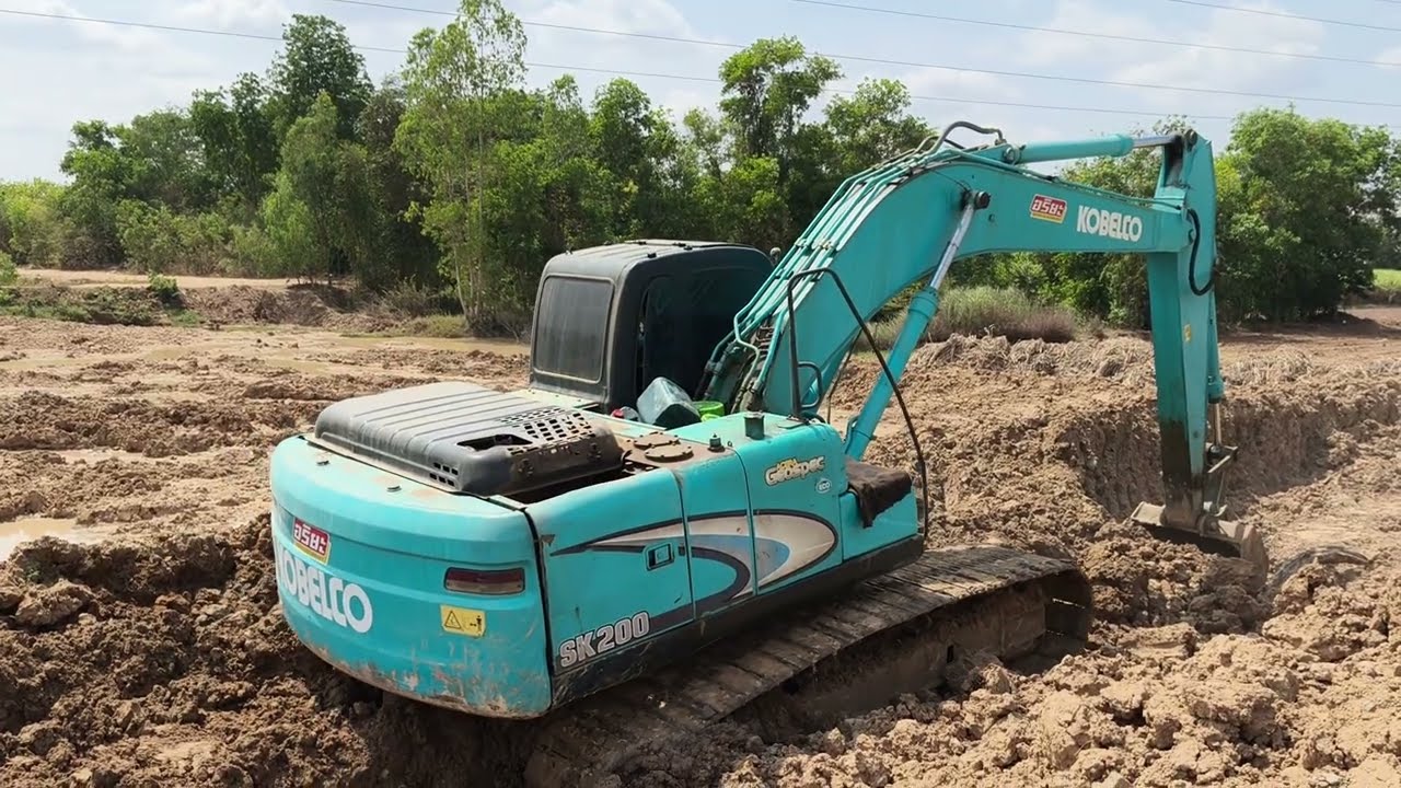 คุณปู่ฟ้าบันดาลเดินลุยดินหล่มๆนิ่มๆ