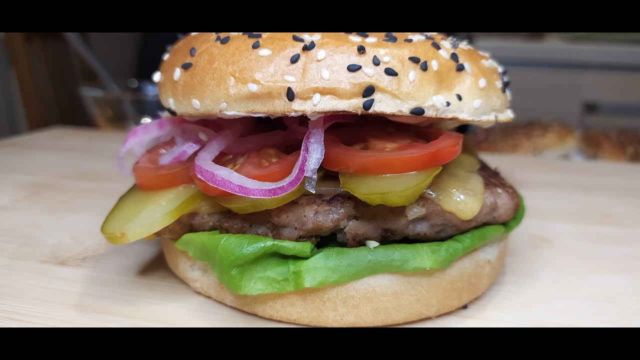 Домашние гамбургеры ИДЕАЛЬНЫЕ по вкусу, и их легко приготовить.