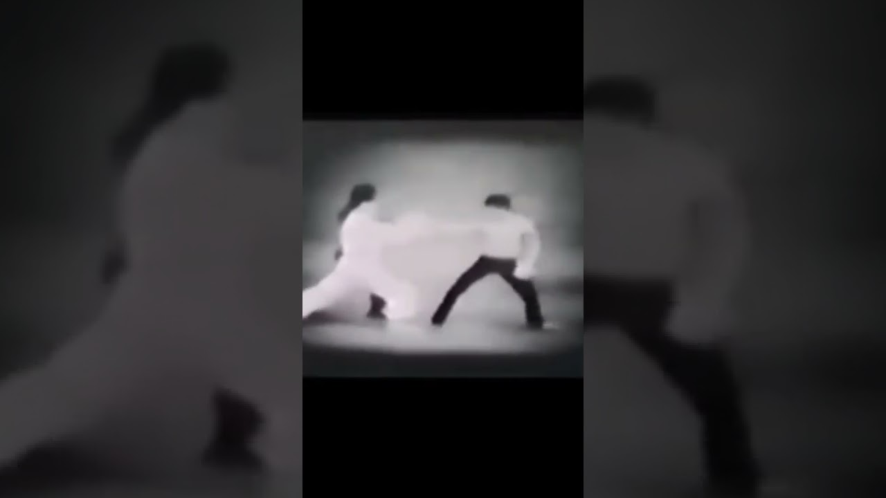 A very rare video of Bruce Lee punching one inch😱