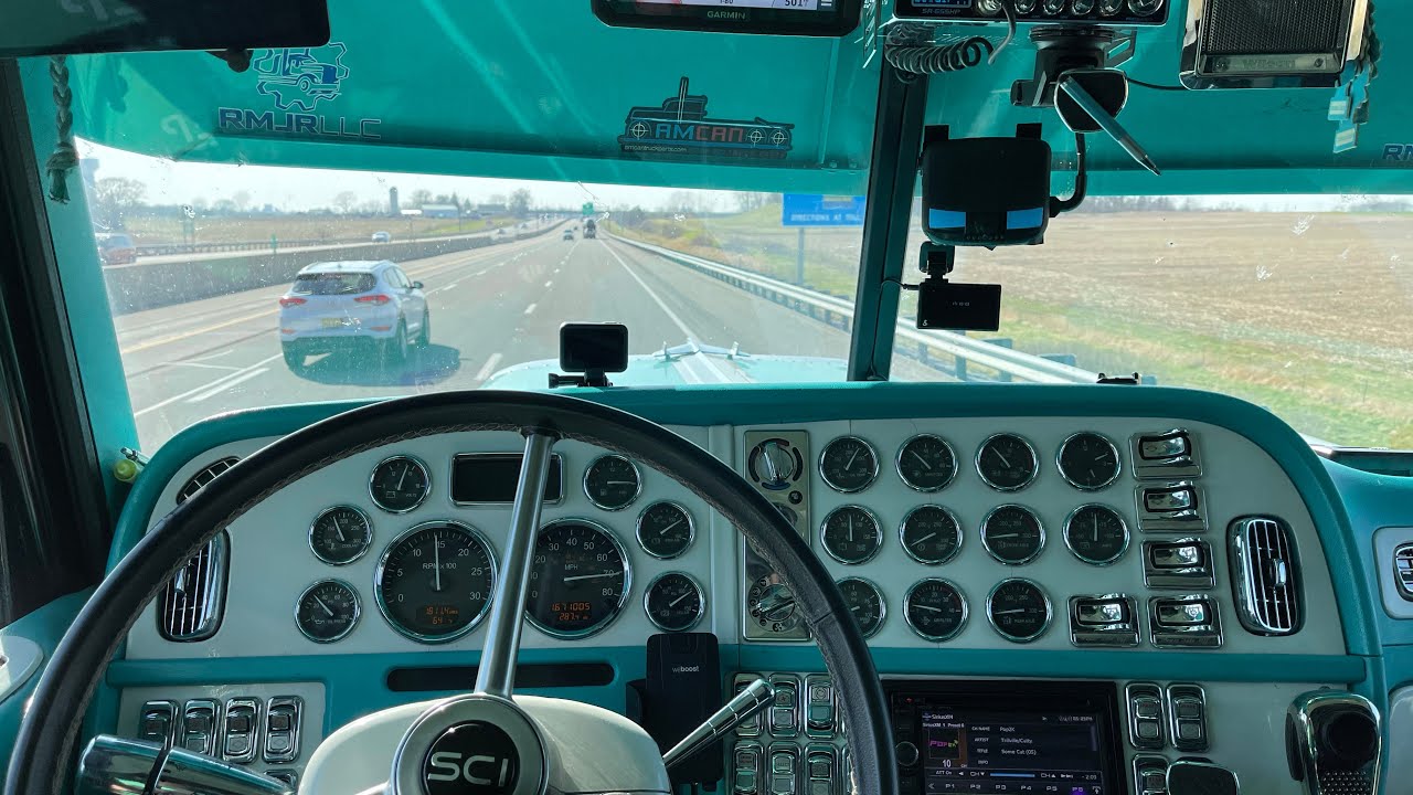 Экскурсия по кабине Peterbilt 379 (кастомная приборная панель)
