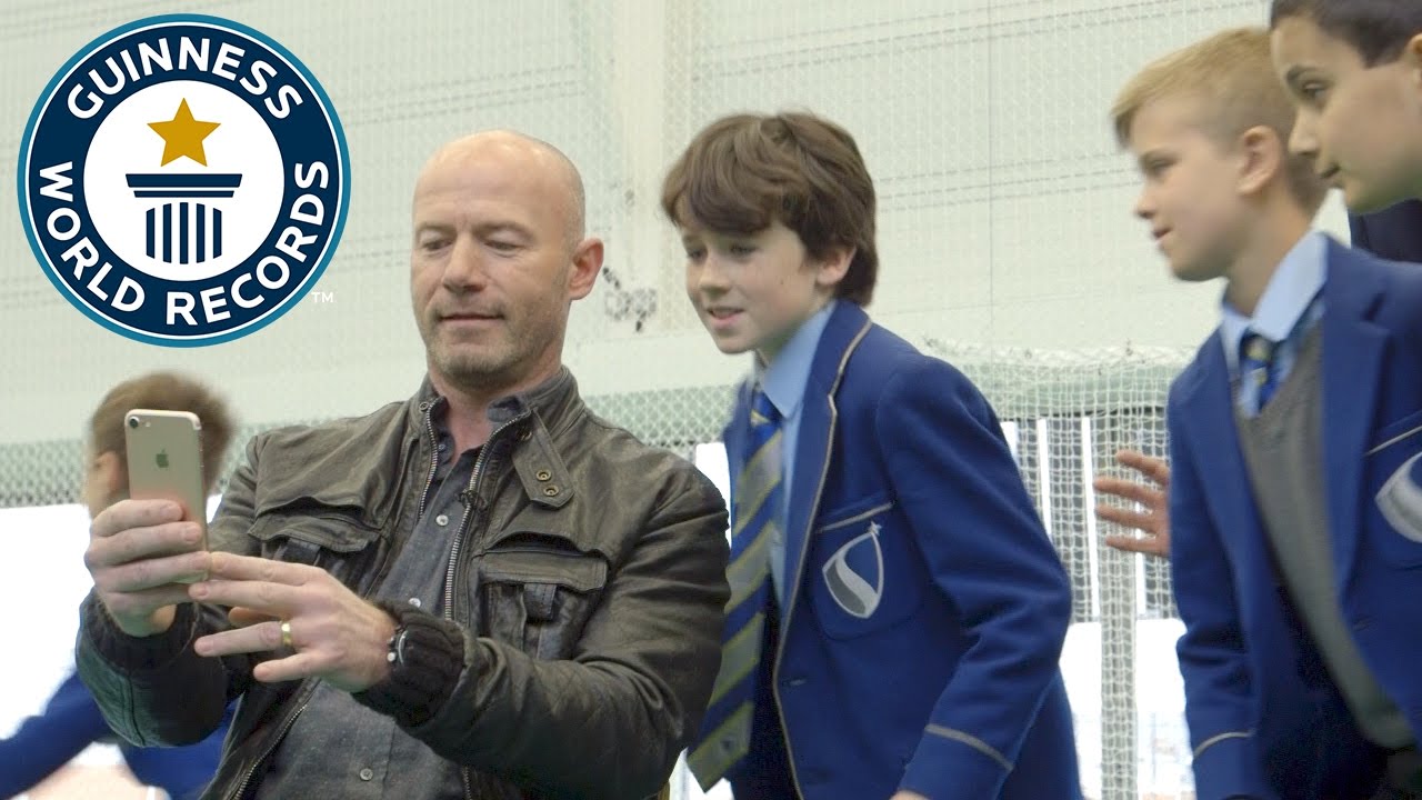 Alan Shearer teams up with Newcastle school kids to set selfie world record
