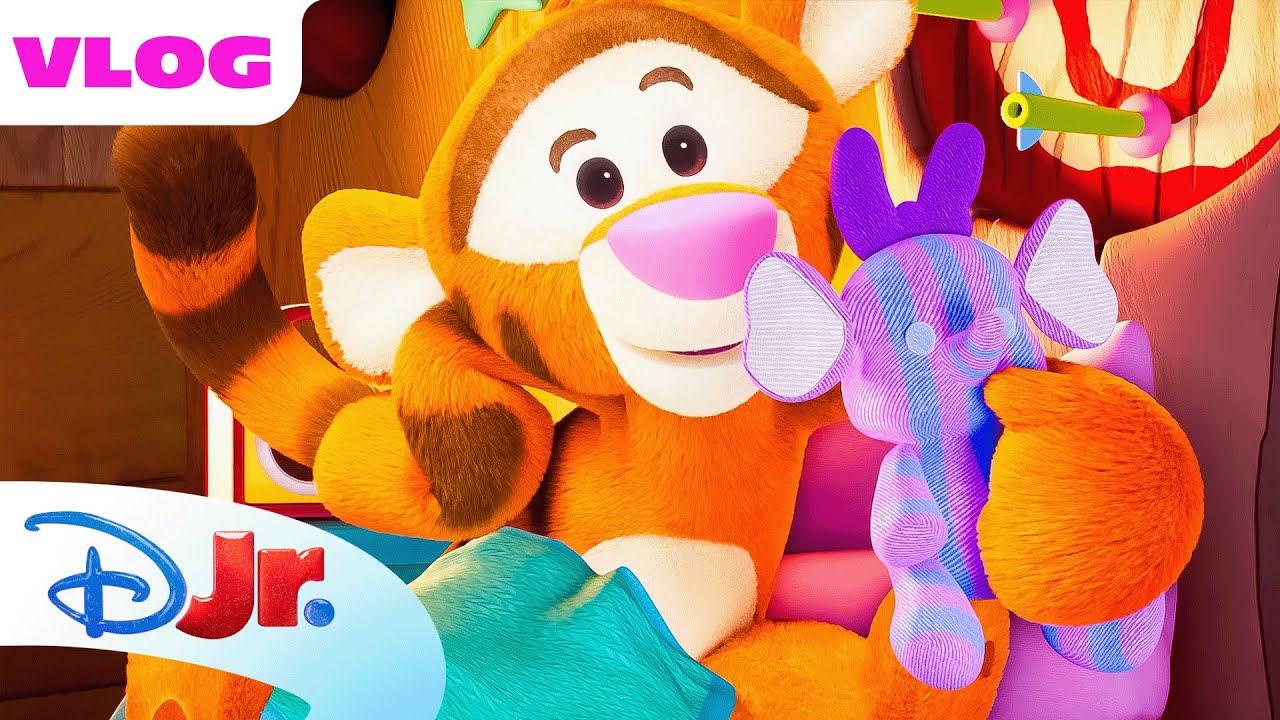 Me & Winnie the Pooh | Help Tigger Get Ready for Nap Time! 🐯💤 | @disneyjr