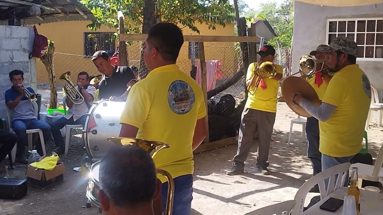 LA NUEVA BANDA DE VIENTO SANTA CRUZ DE COATZONCO HUAUTLA HIDALGO.