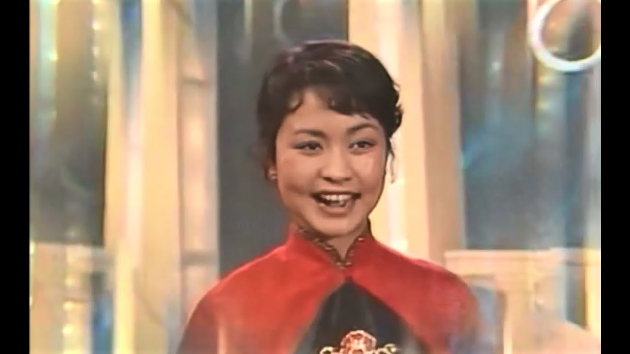 在希望的田野上    彭丽媛演唱（1983年）