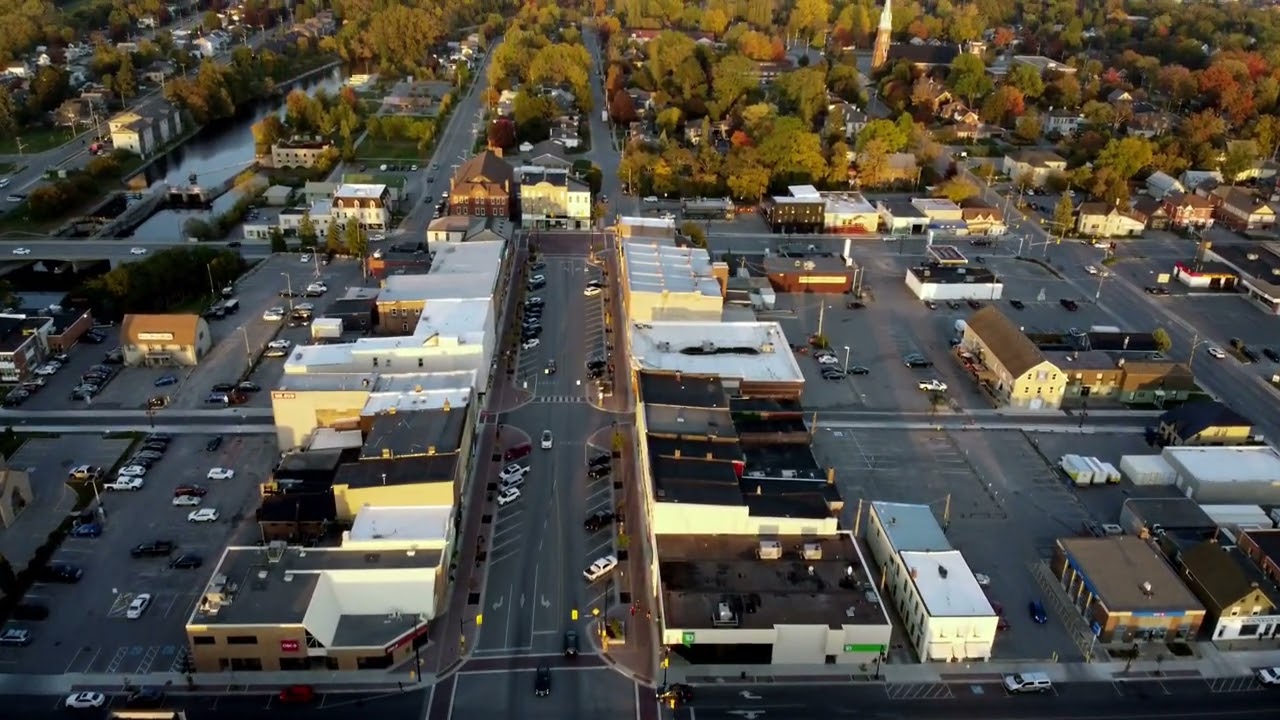 Lindsay, Ontario in 4K: A Stunning Drone Tour of the Kawartha Lakes