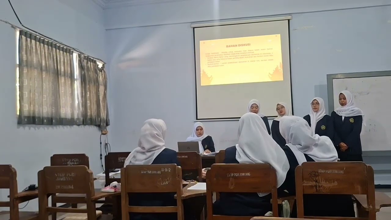 SIMULASI KETERAMPILAN MEMBERIKAN PENGUATAN, MENJELASKAN MATERI, MENGELOLA DAN MEMFASILITASI KELAS