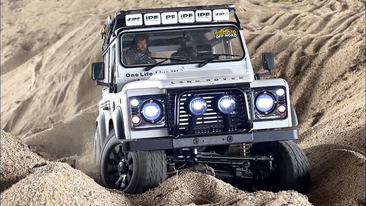 1/10 Scale LAND ROVER DEFENDER Heritage 110(Custom) & RC4WD D90 2015 Off-road Driving 4X4 RC Car