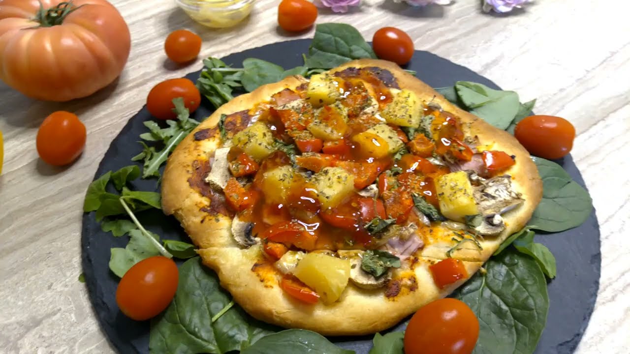 💥Pizza z pieczarkami, szynką i ananasem💥Pizza na cieście drożdżowym z dodatkami. Smacznego.