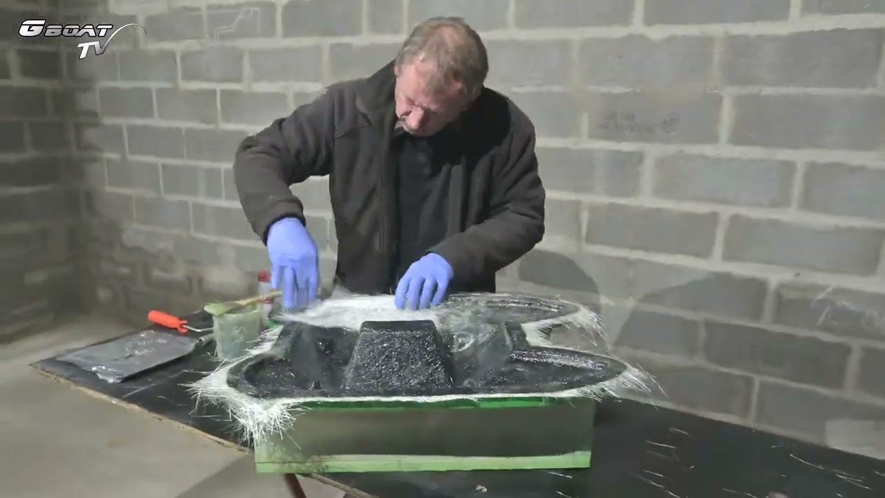 Fabrication coque d'un bateau amorceur Ti-Boat