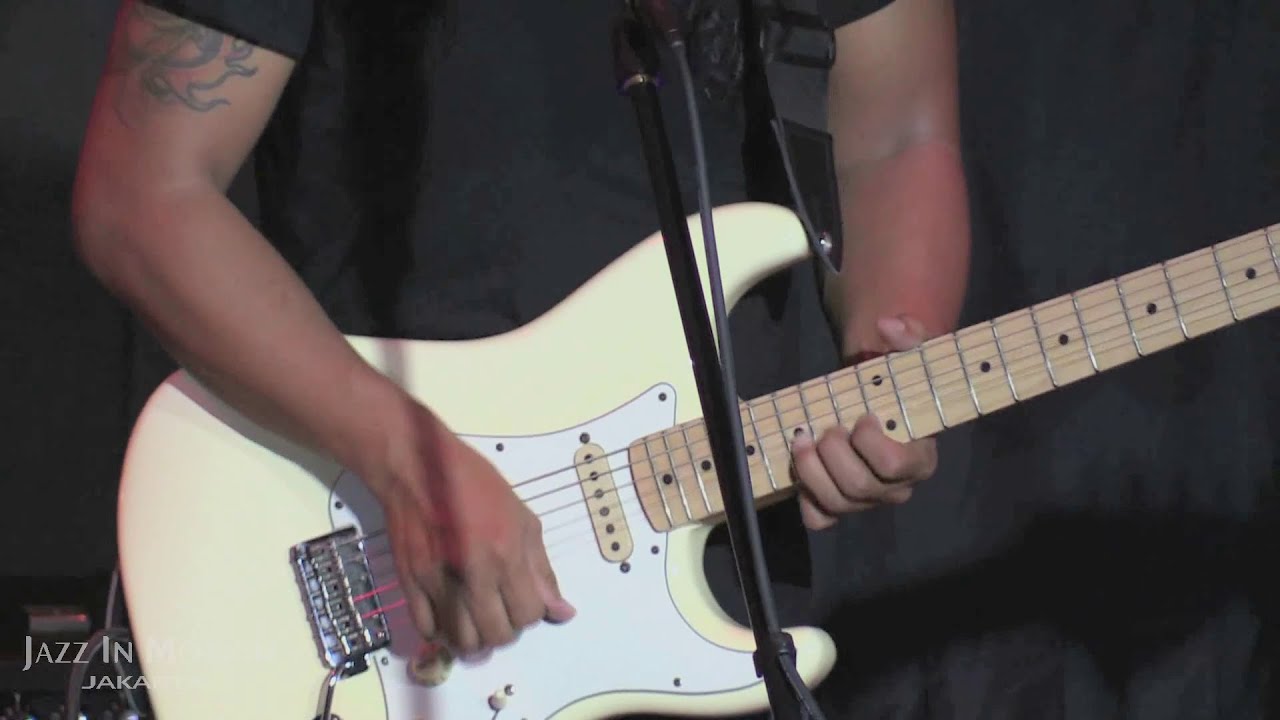 Gugun Blues Shelter - Merry Go Round @ Motion Blue Jakarta 28/5/16 [HD]