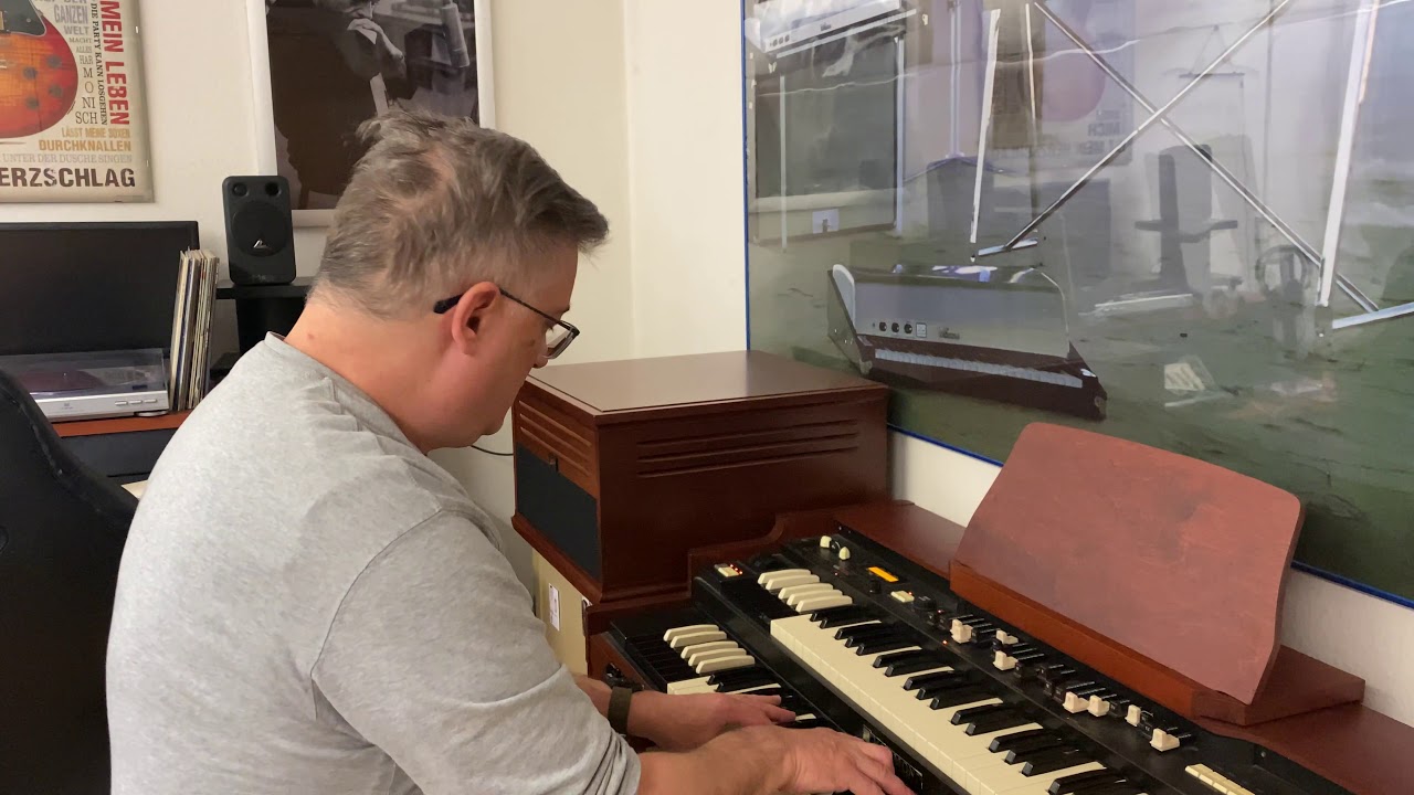 Leslie 2101 mk 2 short demonstration with Hammond XK 3c