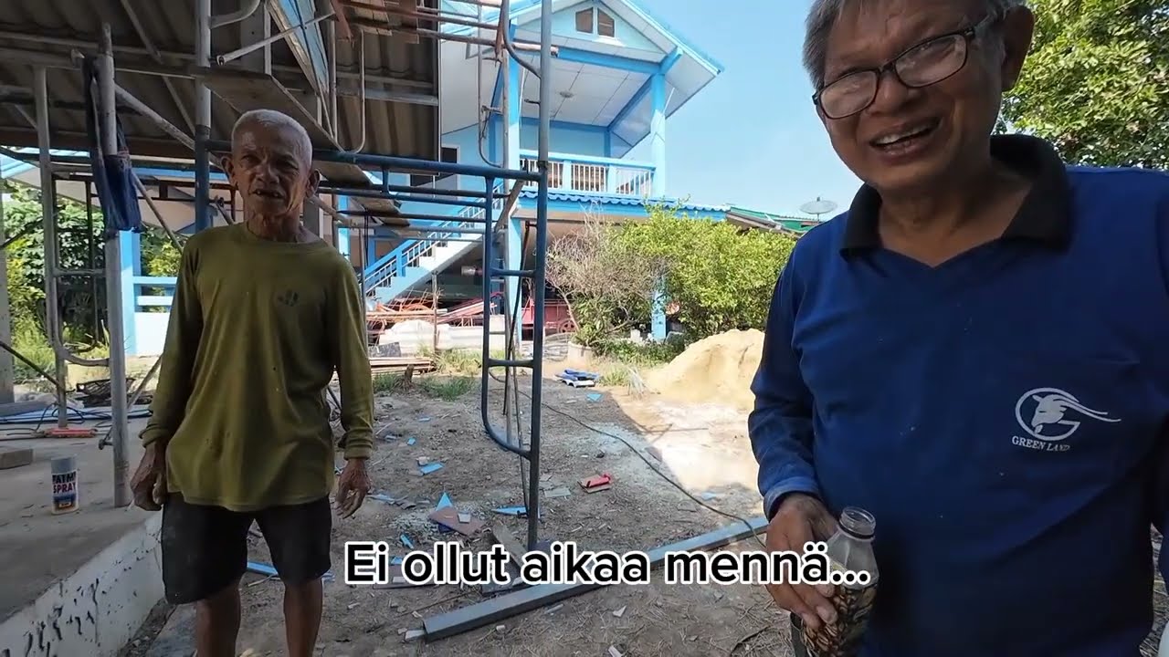 Alkaa saunan seinät kohoamaan.