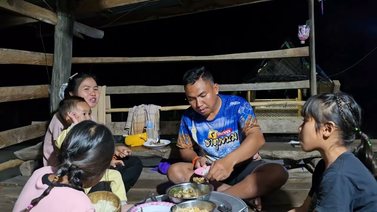 บ่าดดาวเข้าครัว ผัดเห็ดใส่น้ำมันหอยให้เด็กๆกิน