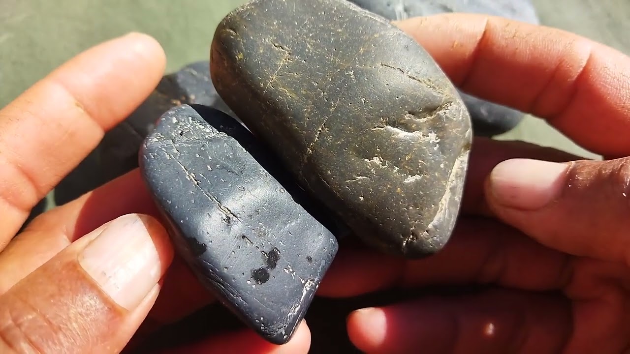 حجر كريم من نوع الماس الاسود  رقم  86 