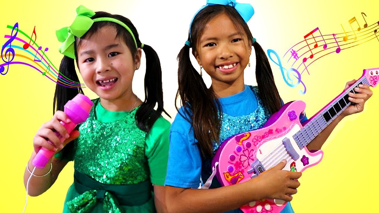 Wendy y Jannie Pretend Play Talent Show| Sing and Dance |Cantando Bailando |Canciones Infantiles