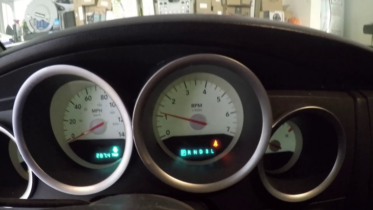 Fixing Pulsing (Flickering) Lights On A 2005 Dodge Magnum.  Replacing a PCM