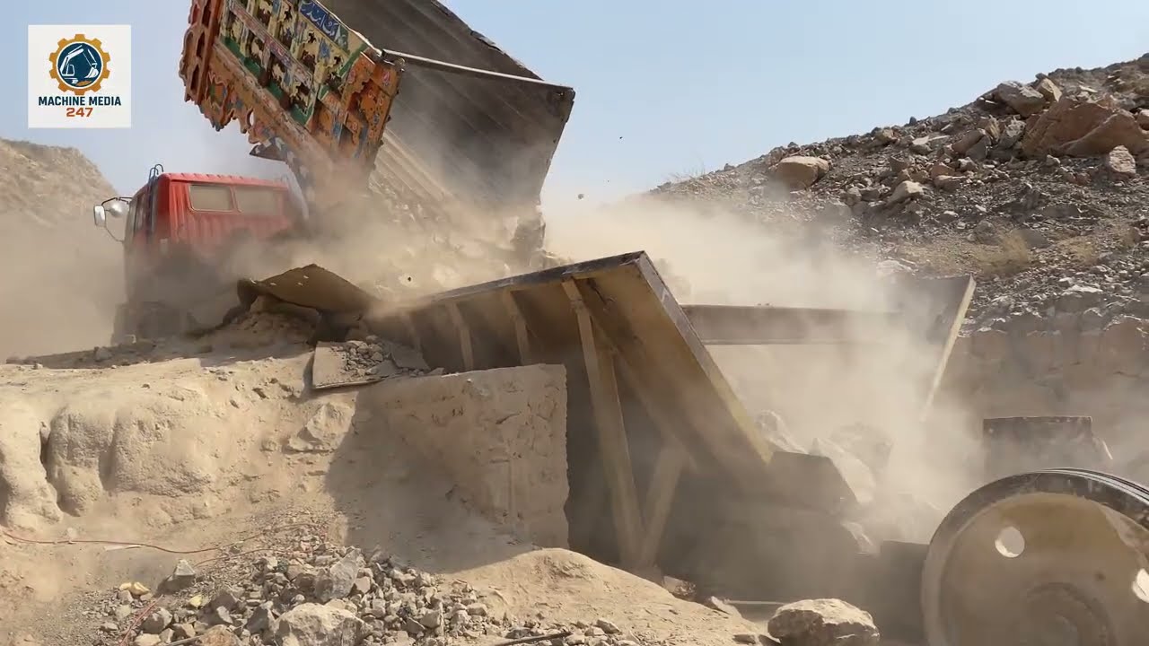Unbelievable 🚨  Largest Stone crusher #crusher #crushingmachine  #jawcrusher