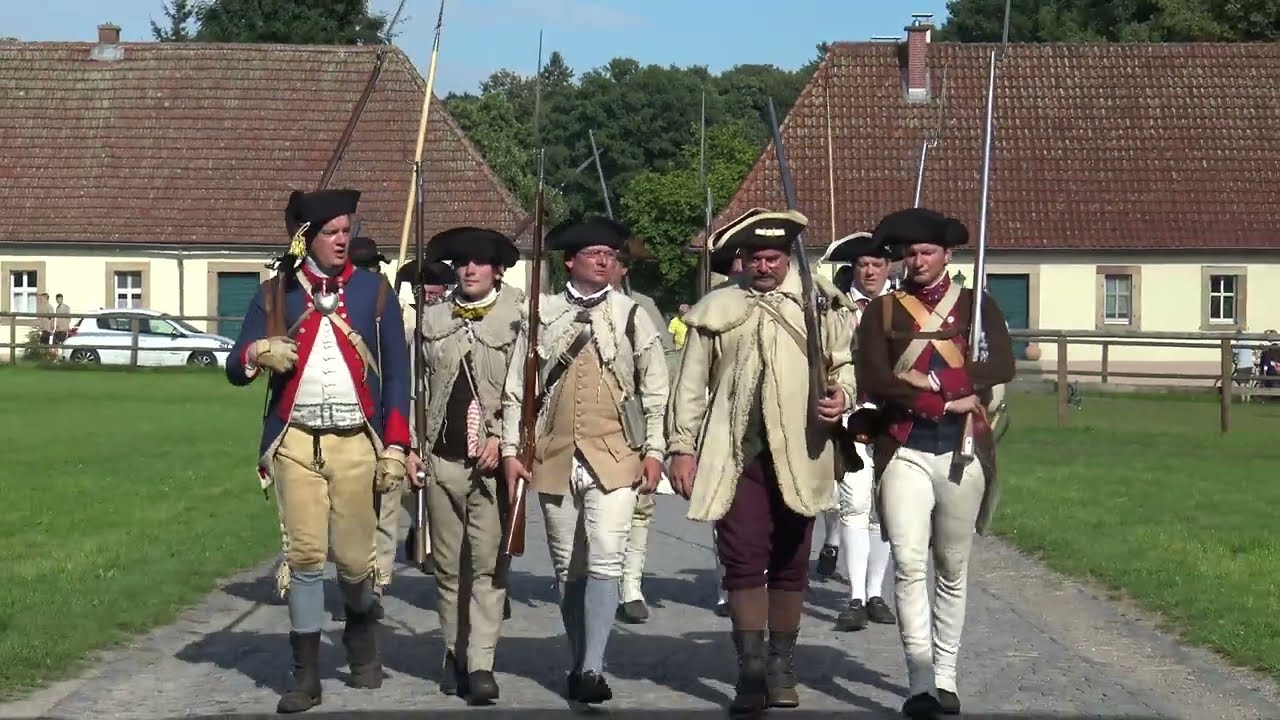 Zeitreise ins 18. Jahrhundert auf Schloss Fasanerie 2025 -  Parade der Truppen nach dem Showgefecht
