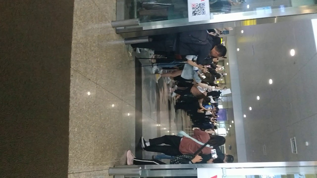 [AAA 2019 in Vietnam] Ji Chang Wook & Lee Kwang Soo at Noibai International Airport
