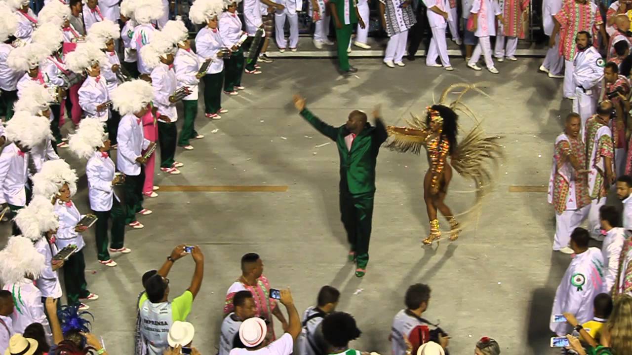 Bateria encerrando o desfile da Mangueira - 2016