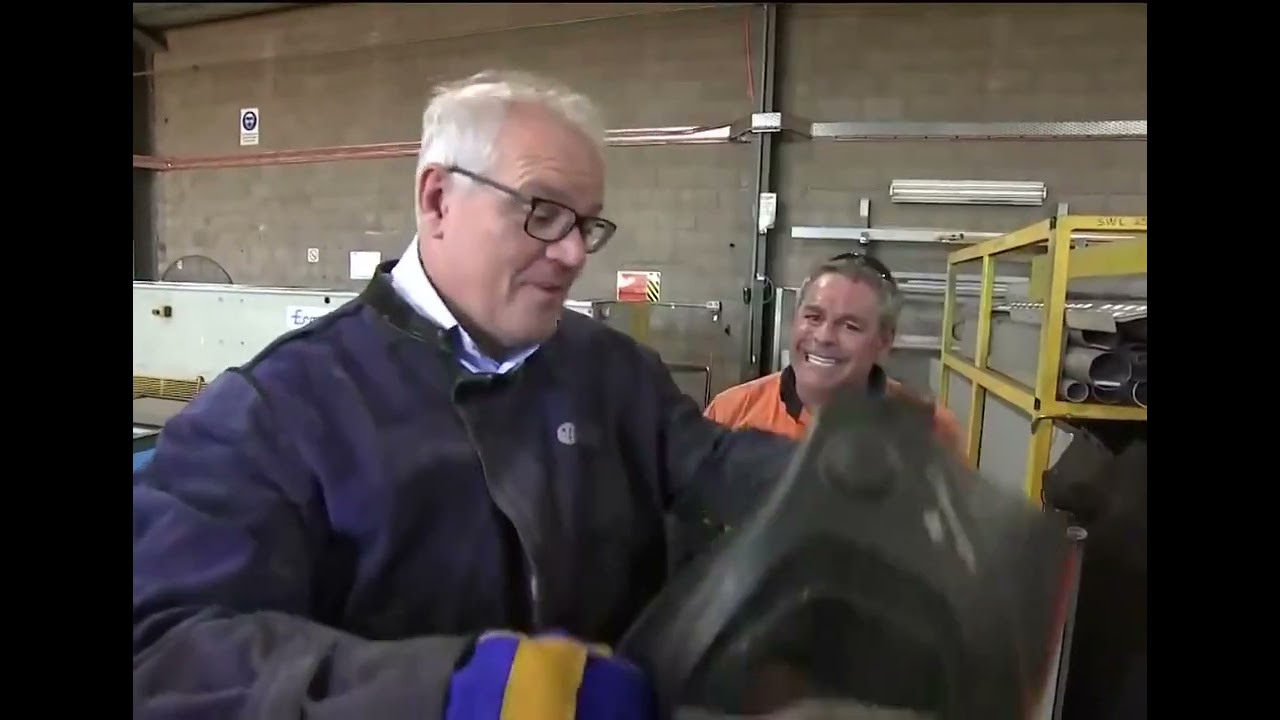 Scomo on the tools welding flash
