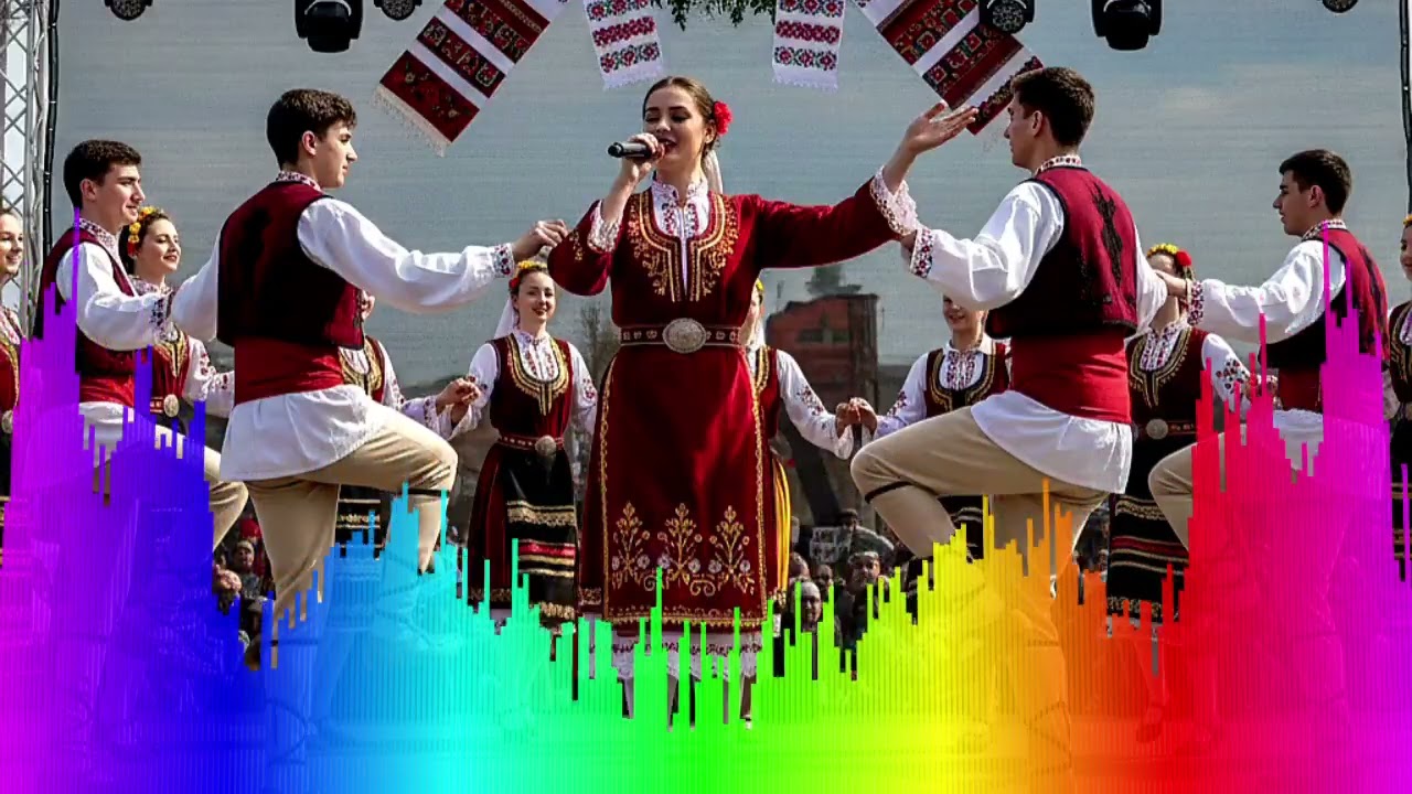 Слънце грее над планина 